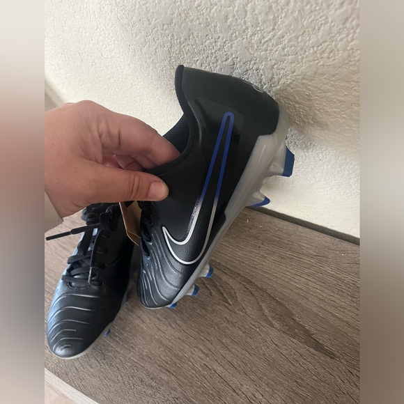 Nike Tiempo size 7. Like new, only worn once for nine minutes! Soccer cleats. - Picture 8 of 9